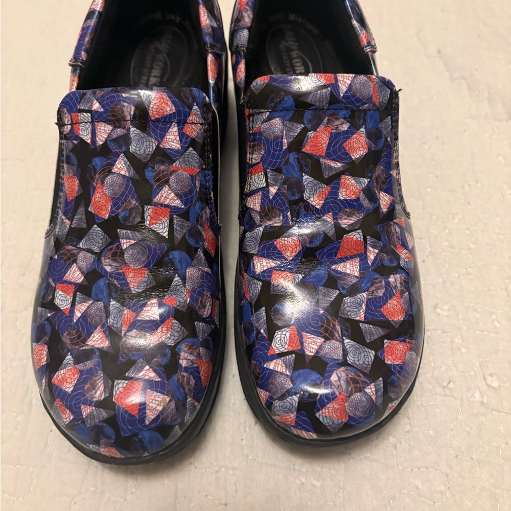 Easy Street Multicolor Geometric Slip-Ons